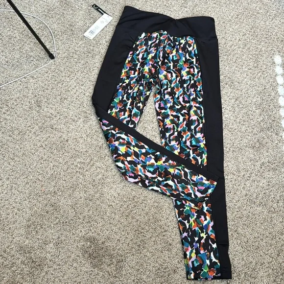 Nanette Lepore multicolor athletic compression 7/8 length legging,Medium NWT - Picture 6 of 7